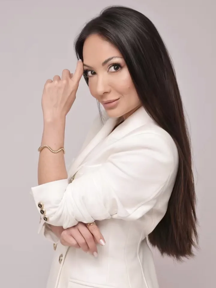 Dra. Fabiana Yokota de jaleco branco